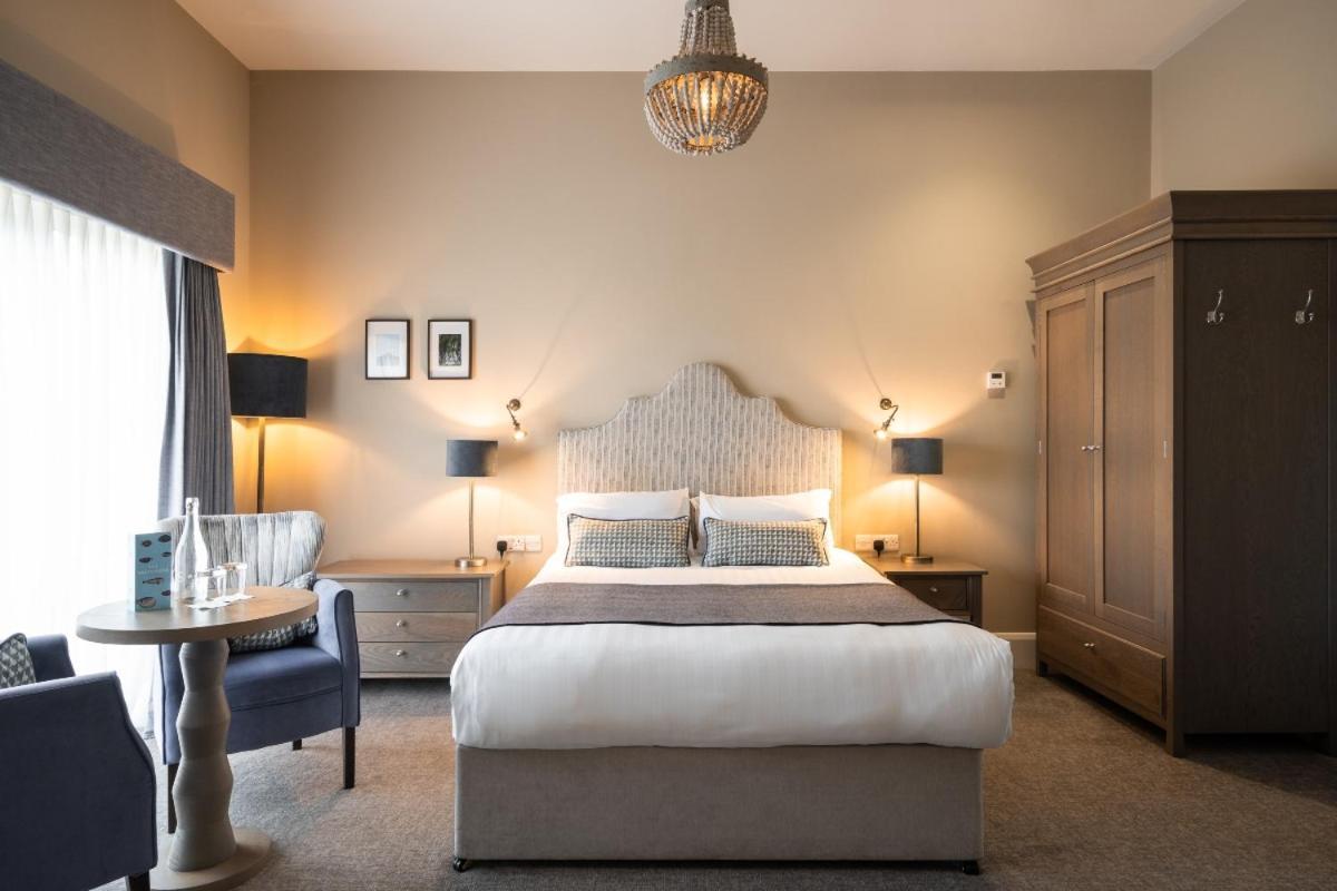 The Salthouse Hotel Баликасъл Екстериор снимка